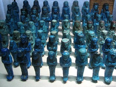 Ókori "egyipromi kék" szobrocskák.