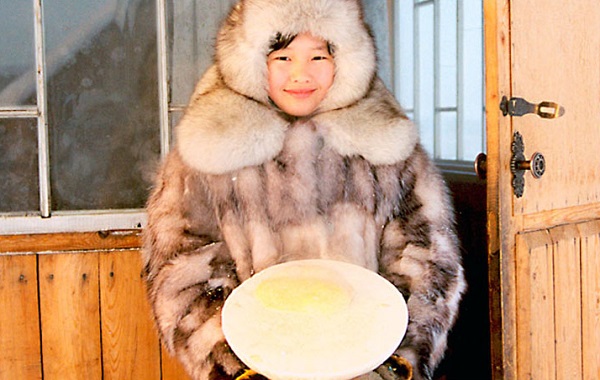 Télen néhány perc alatt megfagy a frissen fejt tej - Fotó: Planet Yakutia
