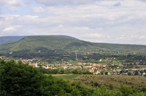 A Pest megyei Piliscsaba látképe 2013. július 12-én. Piliscsaba azon tizennyolc település egyike, amelynek városi címet adományozott a köztársasági elnök 2013. július 15-ei hatállyal. MTI Fotó: Kovács Attila