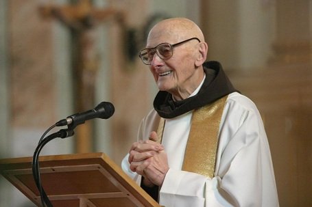 Ismét magyar állampolgár lett a 92 éves Ervin atya