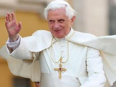 “Nem lesz velünk már túl sokáig” Haldoklik XVI. Benedek pápa!