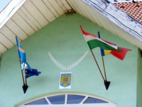 Erdély – A magyar zászló kifüggesztéséért büntetés jár