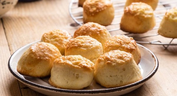 Muffin helyett füstölt sajtos juhtúrós pogácsa