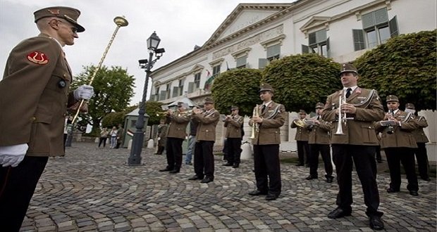 Újra lesz zenés őrségváltás és a katonai térzene Budapesten
