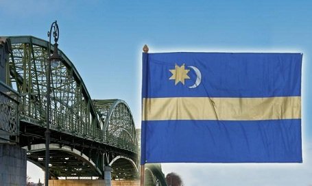 Székely zászló lobog a Mária Valéria hídon is