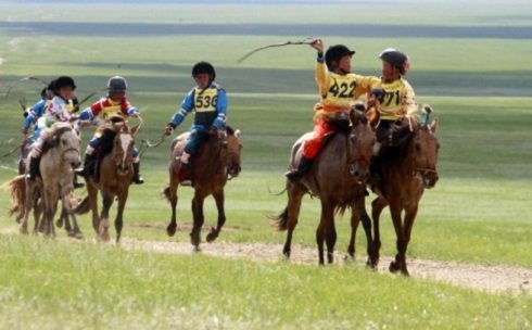 Vágtázó mongol gyerekek – Új törvény: védelem, vagy egy kultúra tönkretétele?